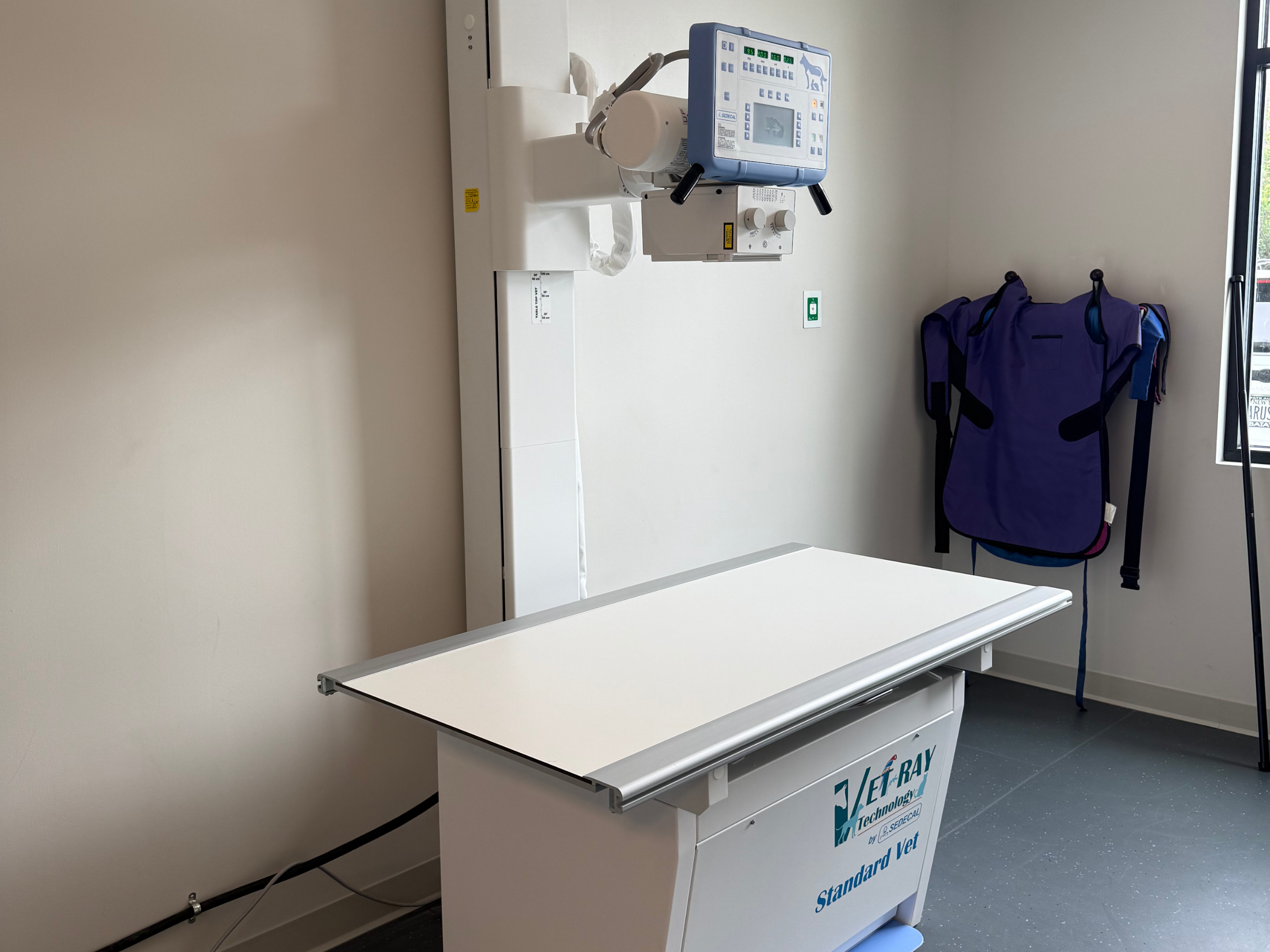 photo of McBride Animal Hospital x-ray procedure room